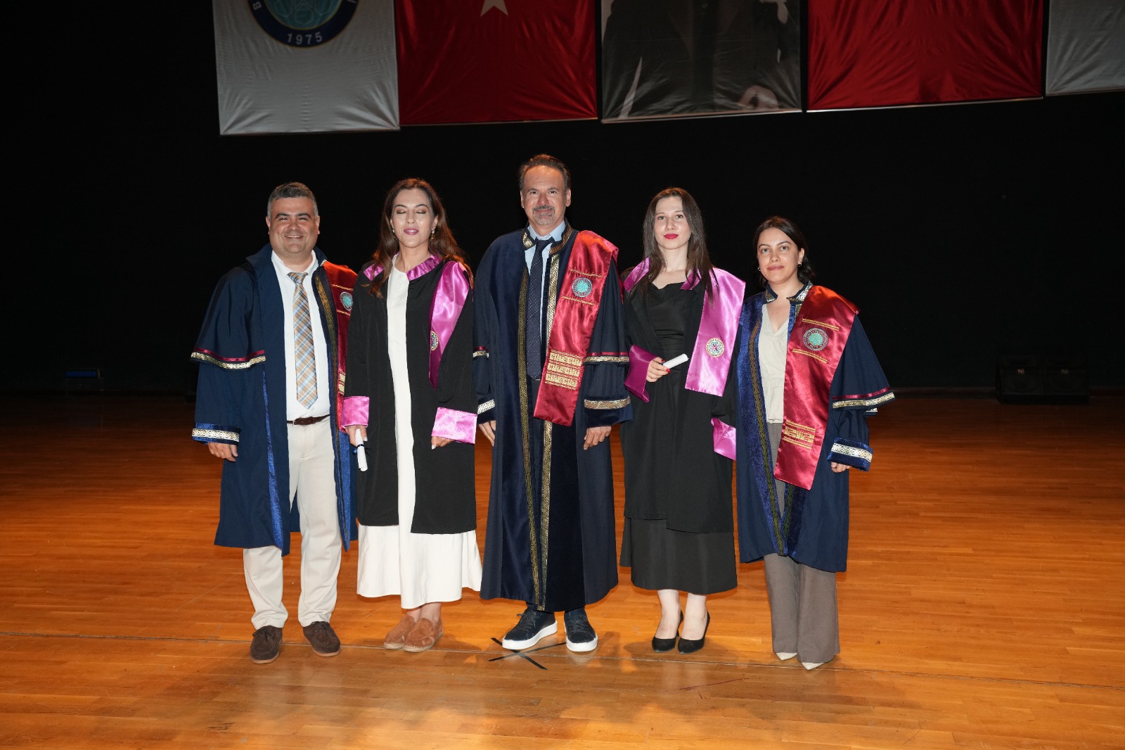 Bursa Uludağ Üniversitesi Eğitim Bilimleri Enstitüsünde Lisansüstü Mezuniyet Coşkusu Yaşandı